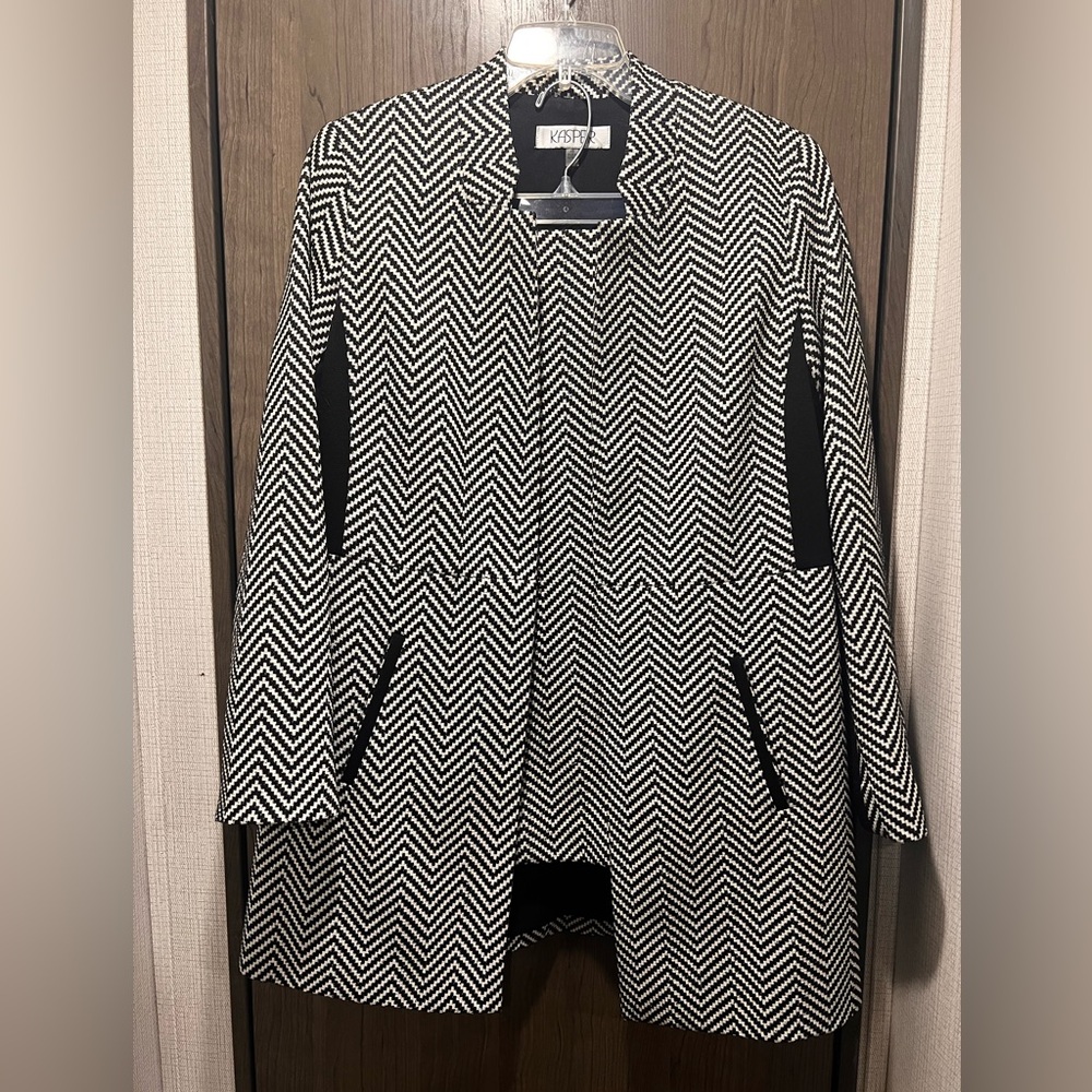 Kasper Chevron Blazer & Skirt Suit Set Size 10 Black White